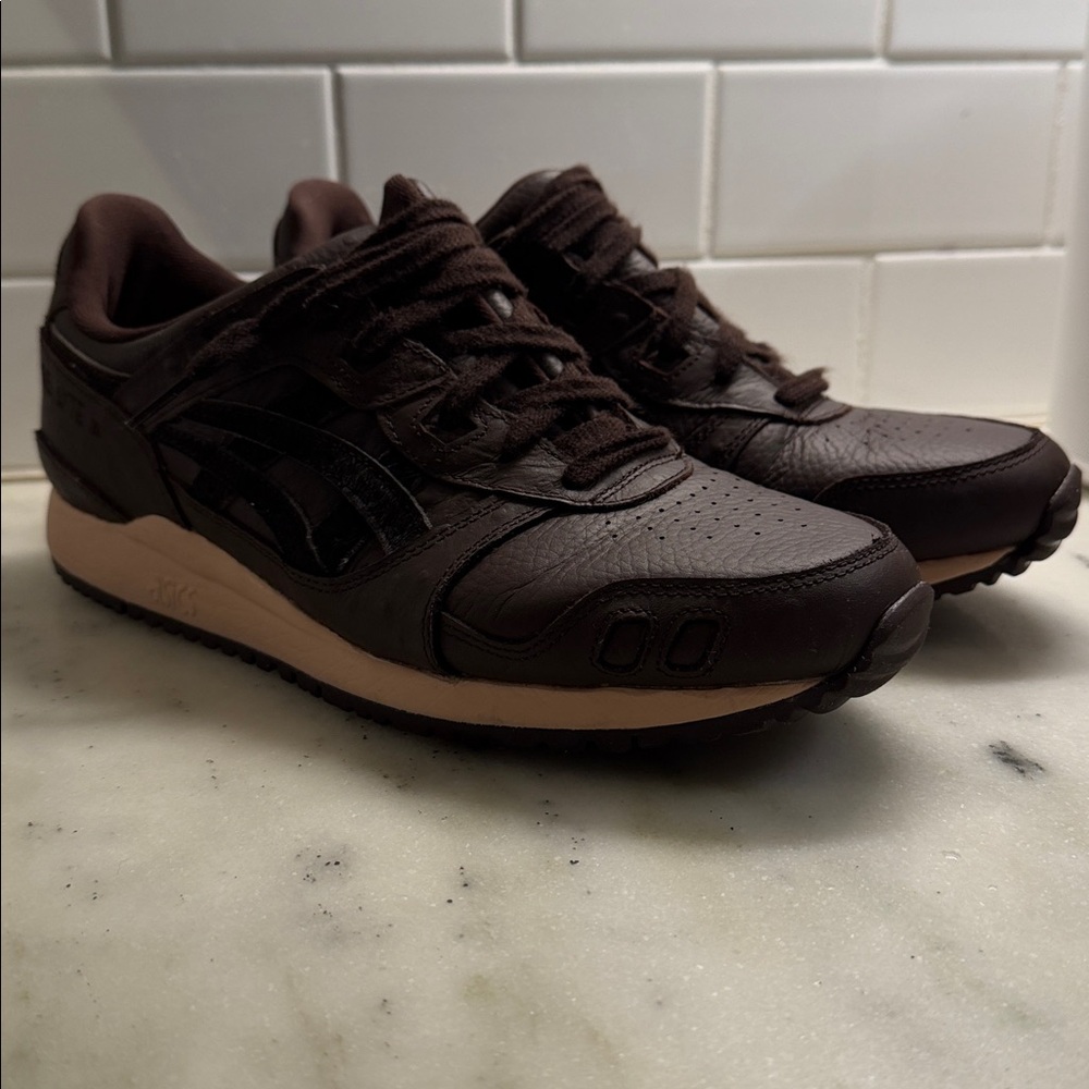 Asics Gel Lyte III in Dark Brown. Size 9.5. Worn once in excellent condition.